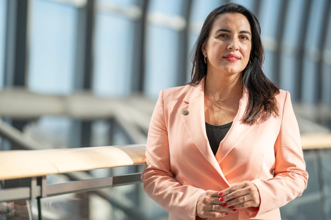 1706797242810_20240201_ep-163828a_pb9_080-scaled-1 EP-163828A_Gonzalez_portrait