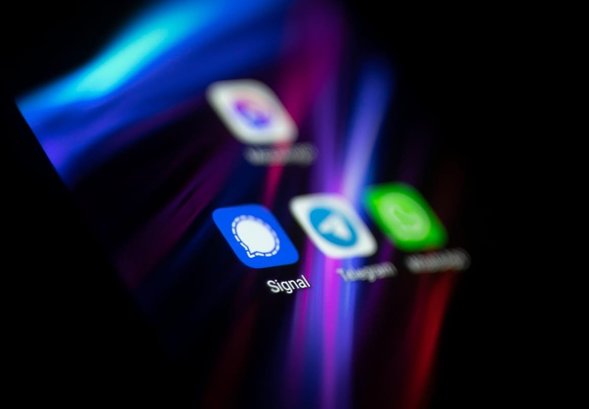 Whatsapp application loses users over privacy policy change