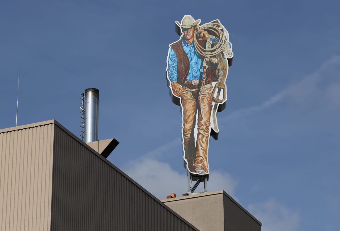 gettyimages-2209580122-scaled-1 EU Hopes Trade Negotiations With US Can Deescalate Tit-For-Tat Tariffs