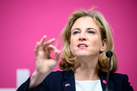 Austria’s coalition talks in disarray as parties fail to unite against far right