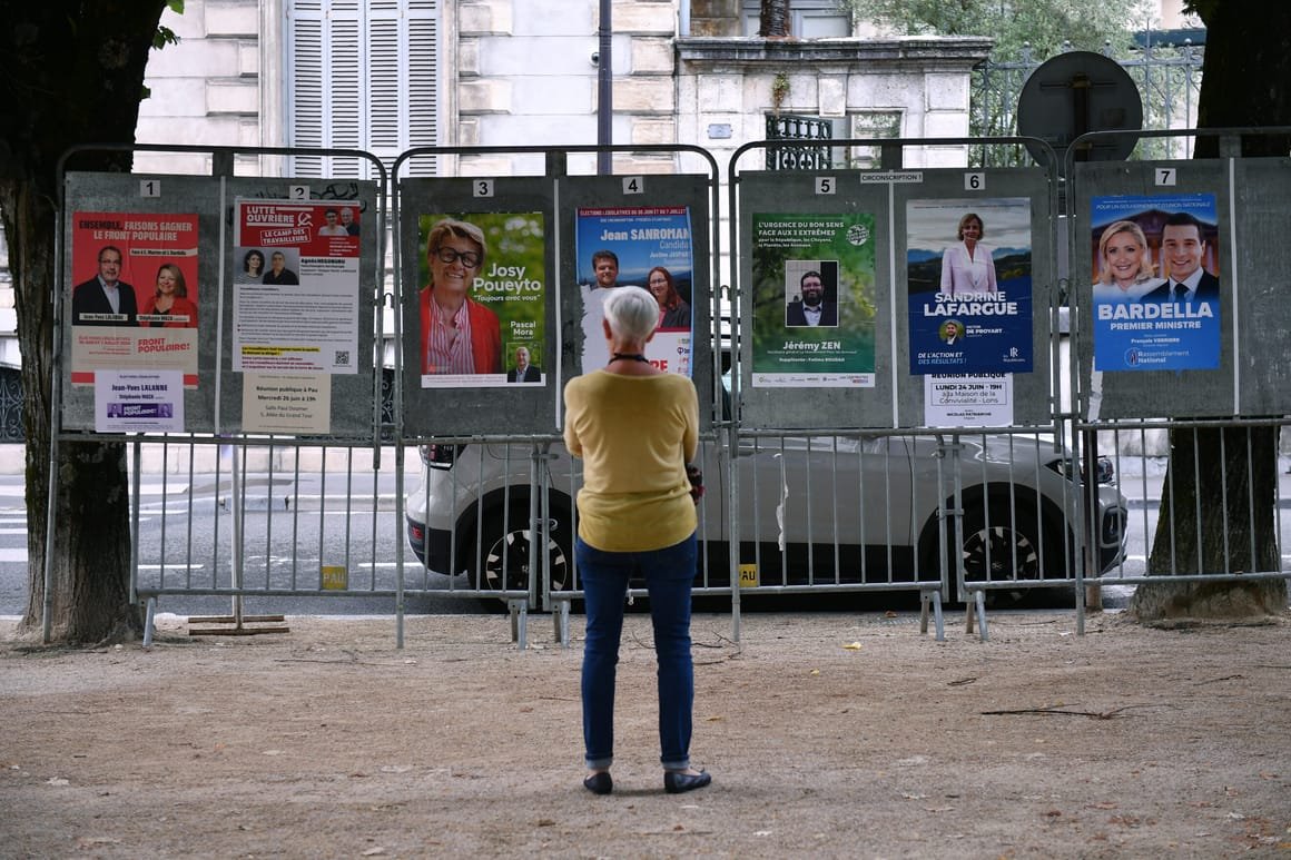 TOPSHOT-FRANCE-POLITICS-VOTE
