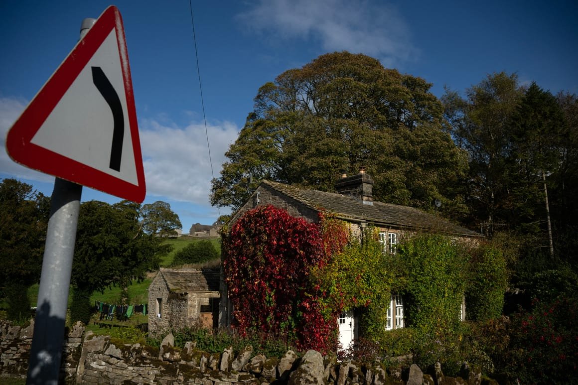 BRITAIN-WEATHER-AUTUMN