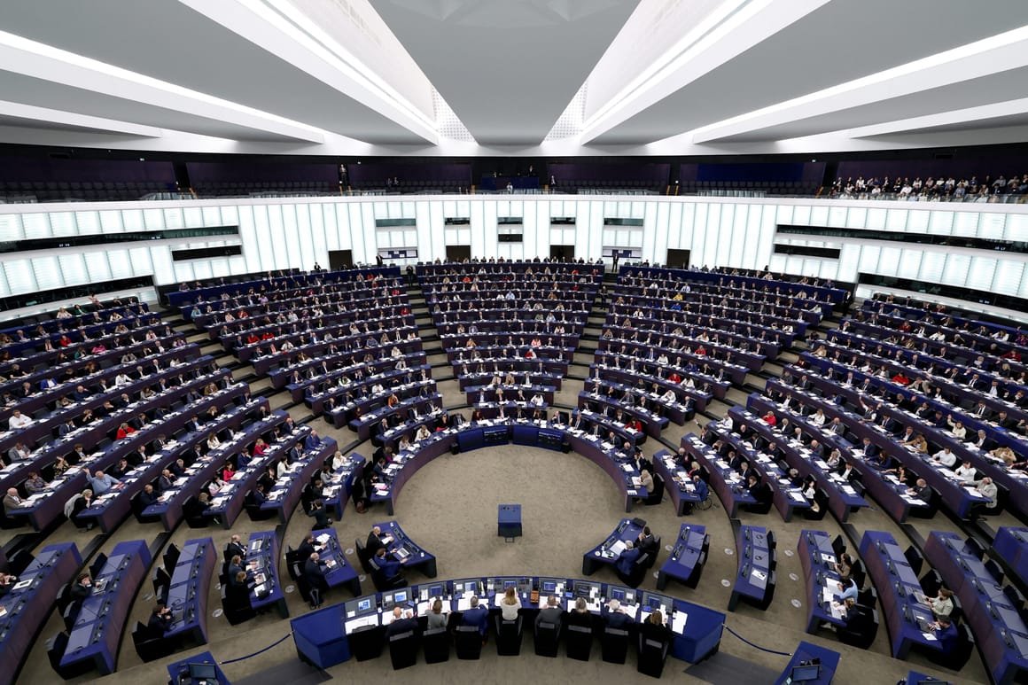 TOPSHOT-FRANCE-EU-POLITICS-PARLIAMENT