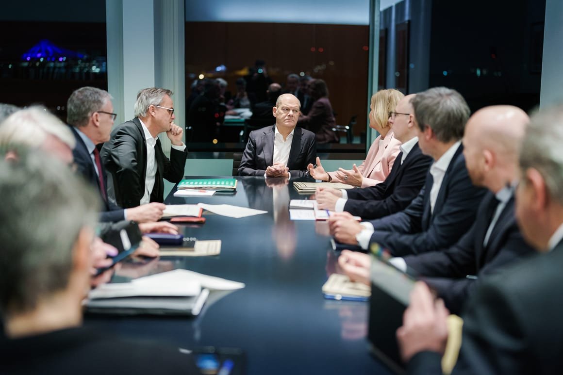Federal Chancellor Holds Security Authorities Meeting in Aschaffenburg