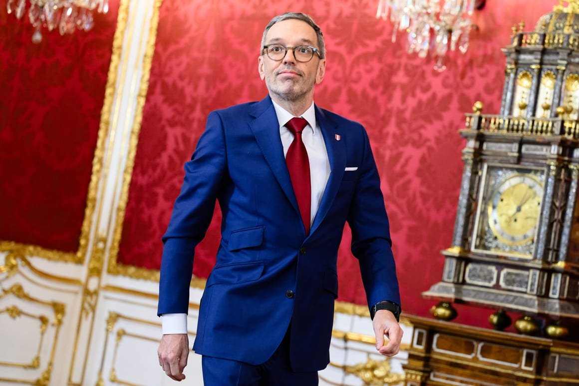 Austrian president meets Freedom Party of Austria chairman in Vienna