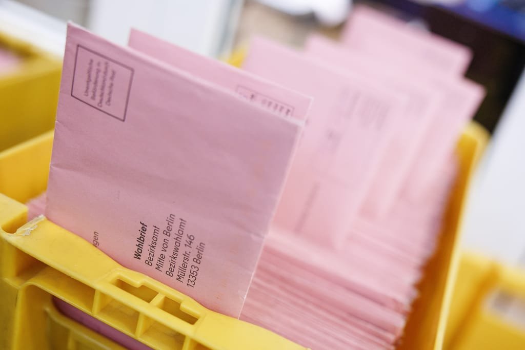 Russia-linked fake videos spread German election fraud claims, authorities warn