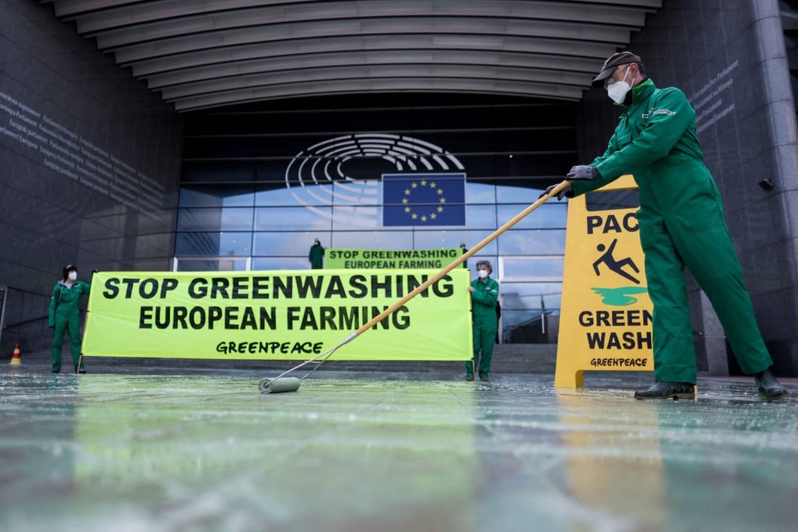 BELGIUM-EU-ENVIRONMENT-GREENPEACE-DEMO