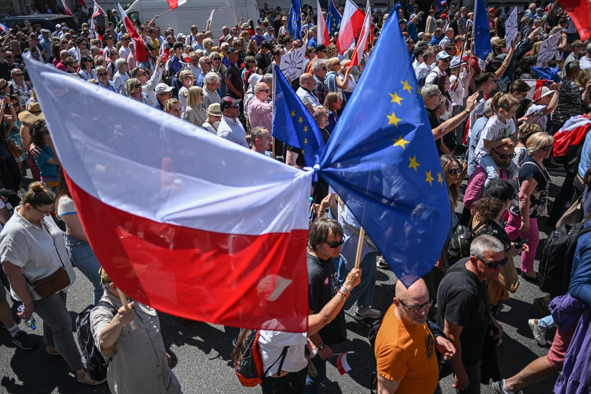 Anti-Government Demonstrators Protest Polish Judiciary In Anti-EU Russia Probe