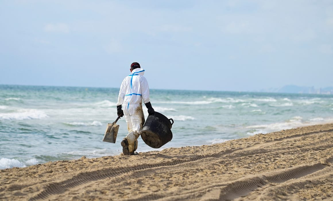 gettyimages-2161780136-scaled-1 SPAIN-SEA-POLLUTION