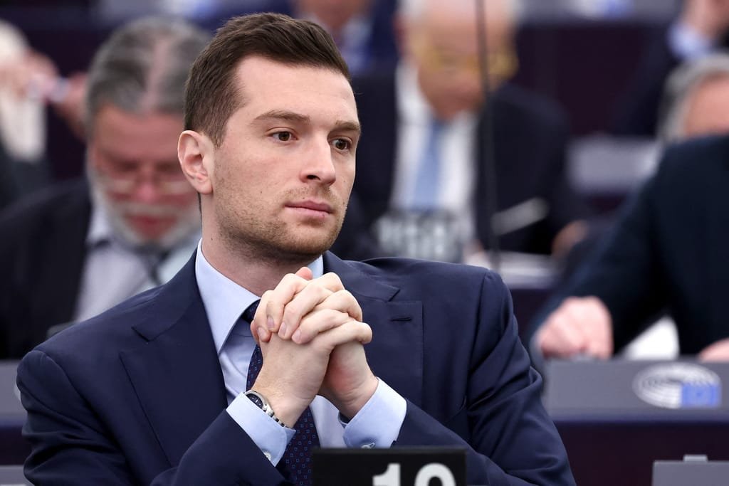 Bardella fights to put aide on European Parliament payroll — despite Le Pen scandal