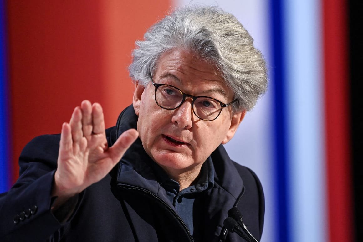 FRANCE-POLITICS-PARTIES-CONGRESS-MODEM